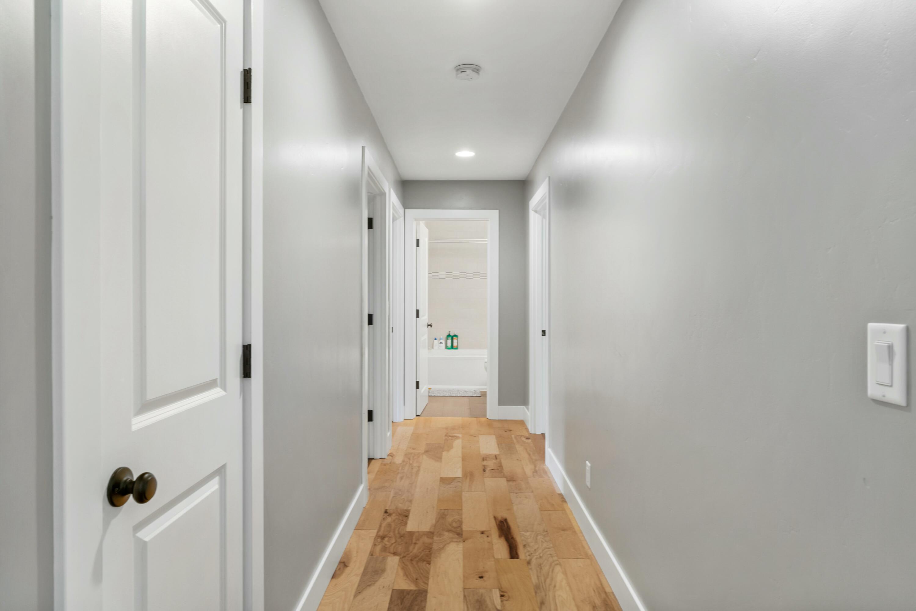 19321 Apache Road Bend, OR 97702 - Photo 14 of 44 Hallway