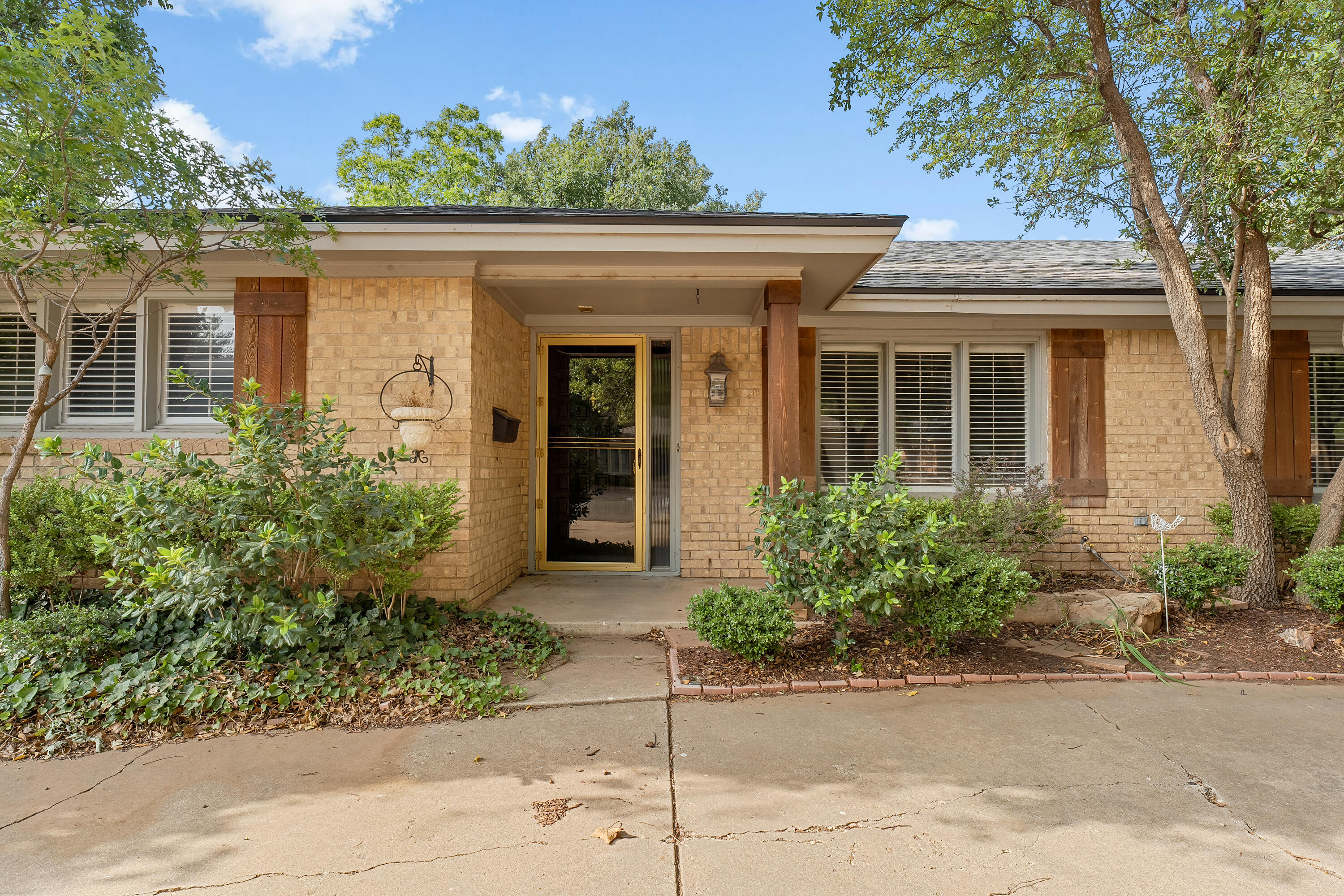 4017 69th Street Lubbock, TX 79413 - Photo 2 of 38 DSC01662