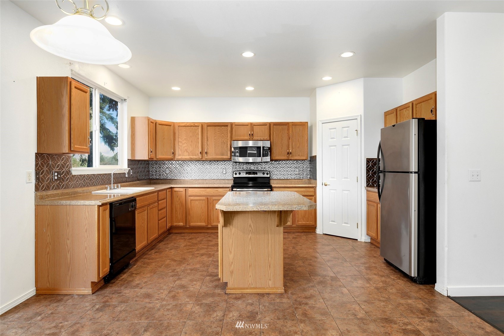 17853 110th Place Southeast Renton, WA 98055 - Photo 7 of 30 Gallery Image 7