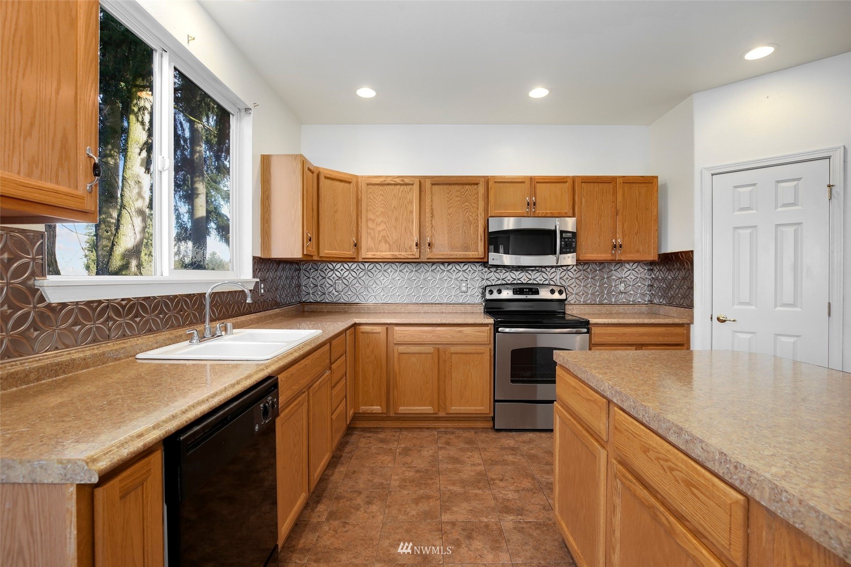 17853 110th Place Southeast Renton, WA 98055 - Photo 8 of 30 Gallery Image 8