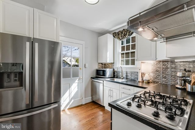$980,000 | 32 East Walnut Street, Alexandria, VA 22301