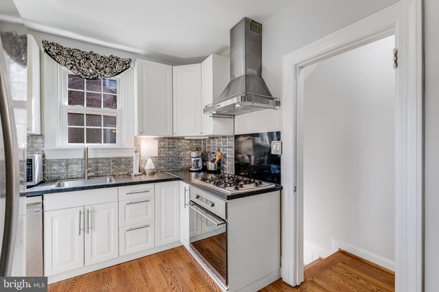 $980,000 | 32 East Walnut Street, Alexandria, VA 22301