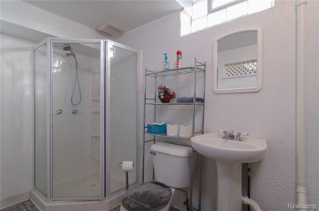 26005 King Road Romulus, MI 48174 - Photo 24 of 31 23.jpg