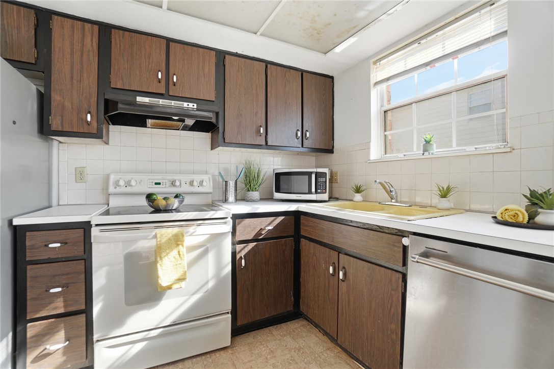 5414 Lamme Road Dayton, OH 45439 - Photo 18 of 32 This kitchen offers a practical layout and ample storage, perfect for culinary endeavors.