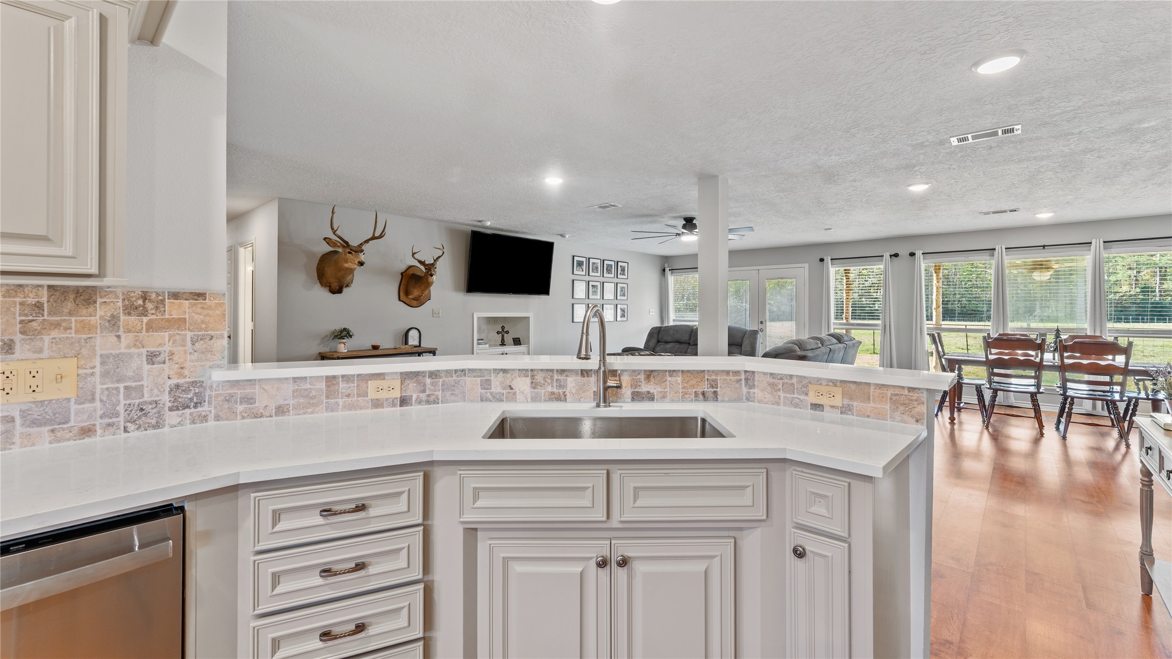 245 Alabama Point Livingston, TX 77351 - Photo 10 of 50 Kitchen views to family room and dining rooms