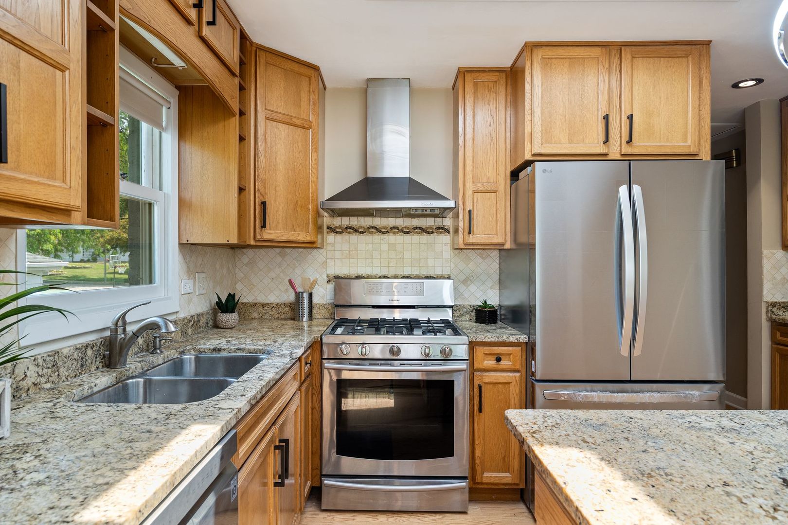 564 West Harrison Road Lombard, IL 60148 - Photo 6 of 33