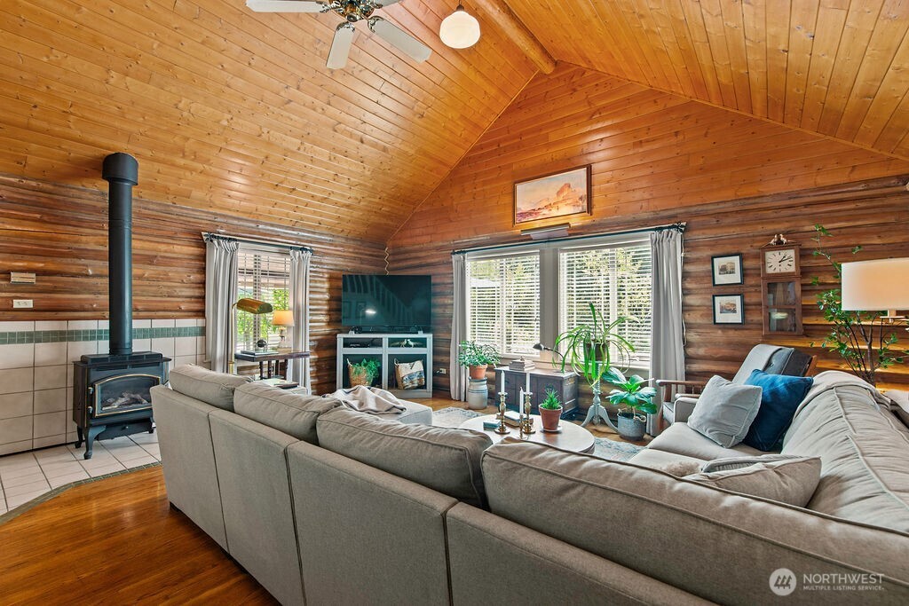 8343 Glenwood Road Southwest Port Orchard, WA 98367 - Photo 12 of 39 Gallery Image 12
