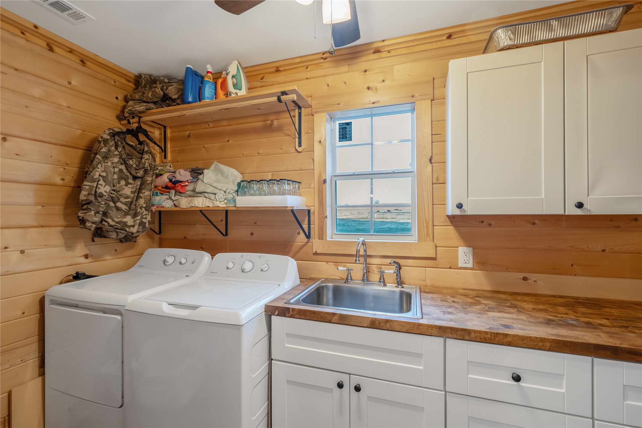 6751 County Road 4710 Larue, TX 75770 - Photo 32 of 47 a utility room with dryer and washer