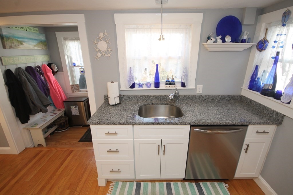6 Rockview Road, Unit 2 Hull, MA 02045 - Photo 15 of 38