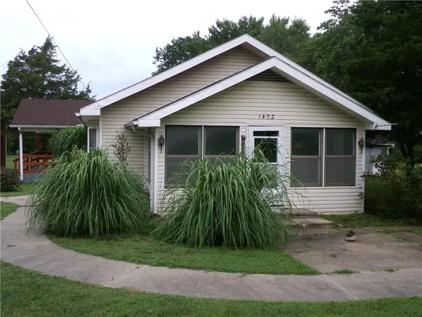 $130,000 | 1402 North Kentucky Street, Iola, KS 66749