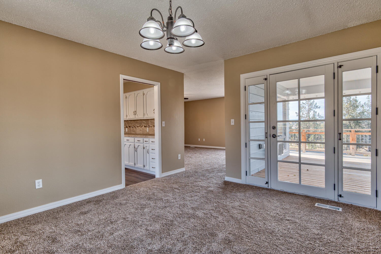 2101 Southwest Locust Way Madras, OR 97741 - Photo 14 of 50 Formal Dining