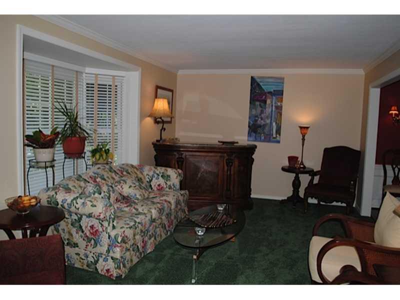 208 Sweet Gum Road Pittsburgh, PA 15238 - Photo 3 of 14 Living Room.