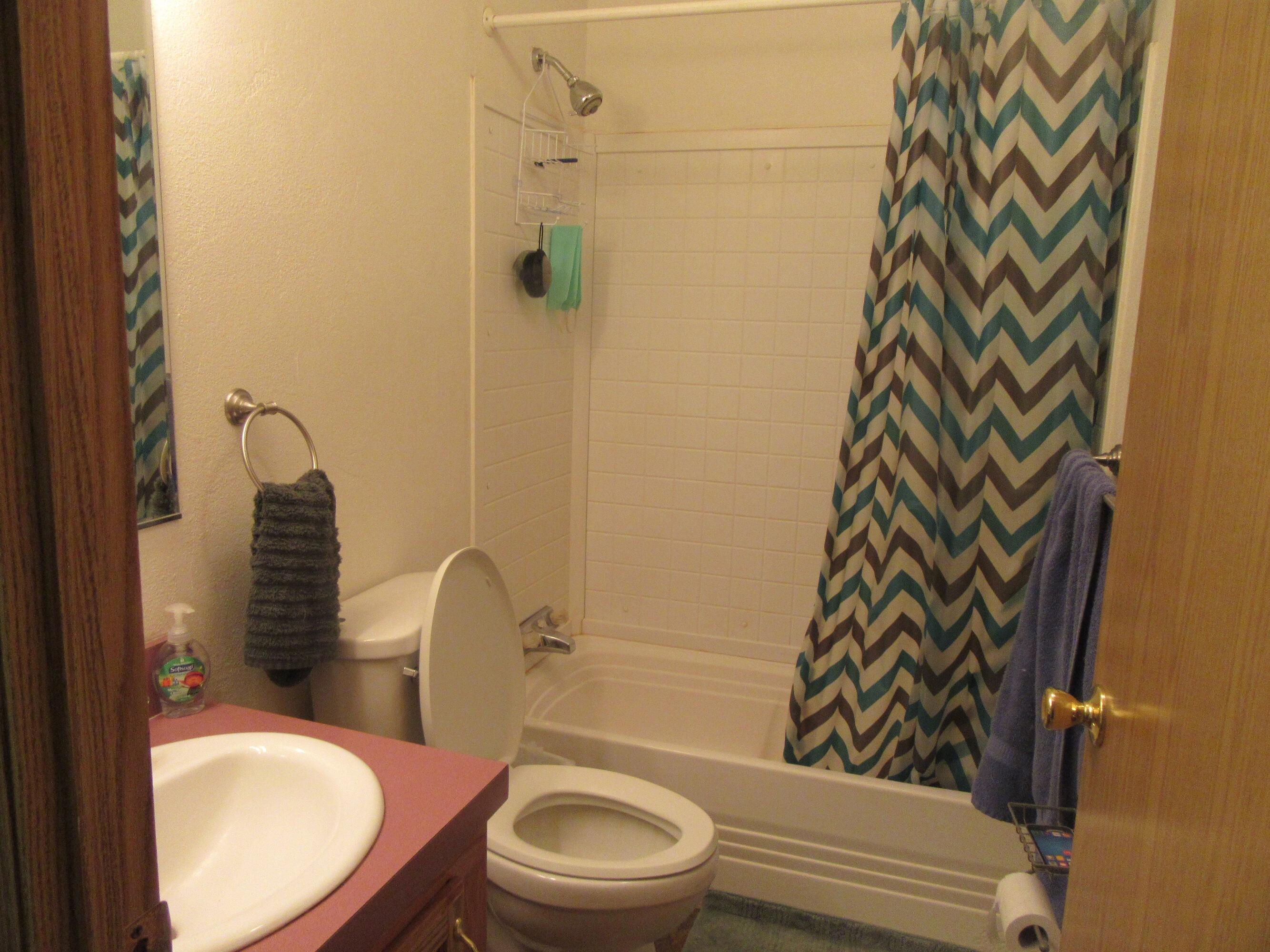 37187 Rollingwood Road Chiloquin, OR 97624 - Photo 22 of 33 bathroom 2 1