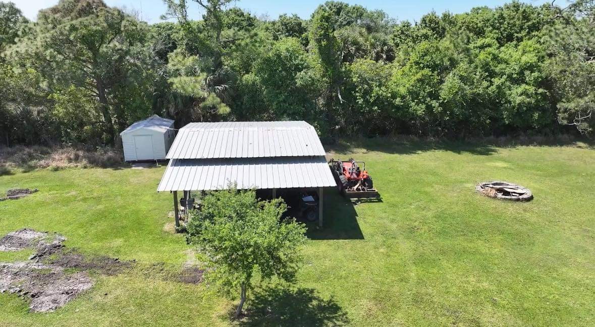 6045 21st Street Southwest Vero Beach, FL 32968 - Photo 35 of 36 a view of a backyard