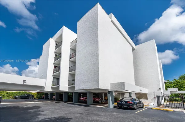 $2,150 | 444 Southwest 27th Avenue, Unit 50, Miami, FL 33135