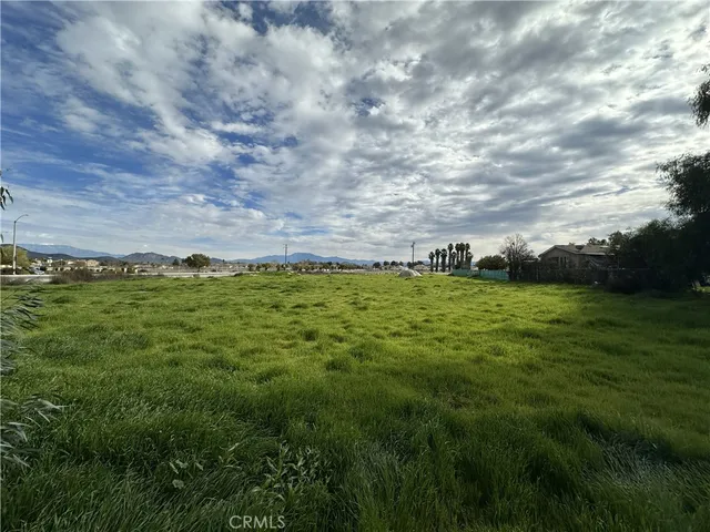a view of a field with an empty space