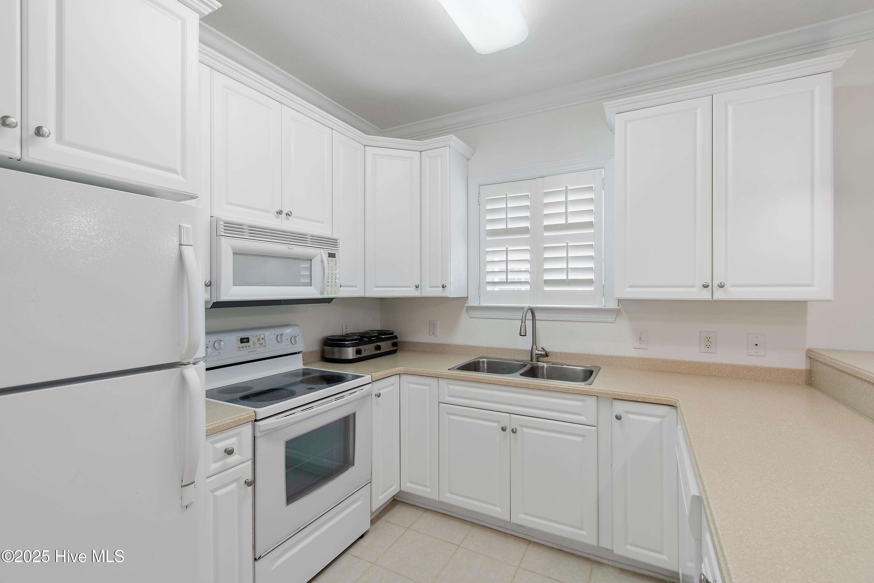 172 Clubhouse Road, Unit 1 Sunset Beach, NC 28468 - Photo 5 of 48 Kitchen
