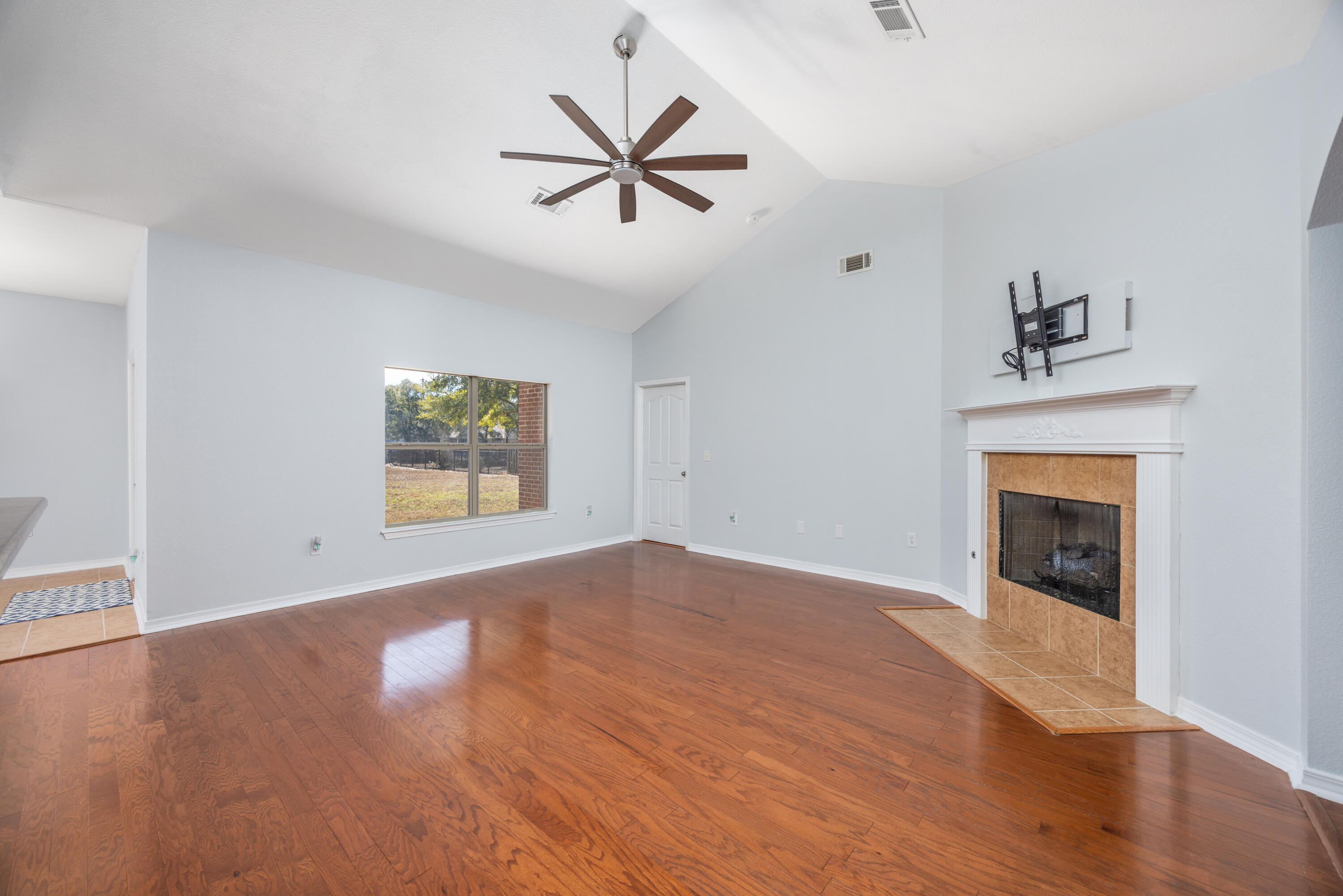 160 Concert Court Freeport, FL 32439 - Photo 6 of 31 160 Concert Court-12