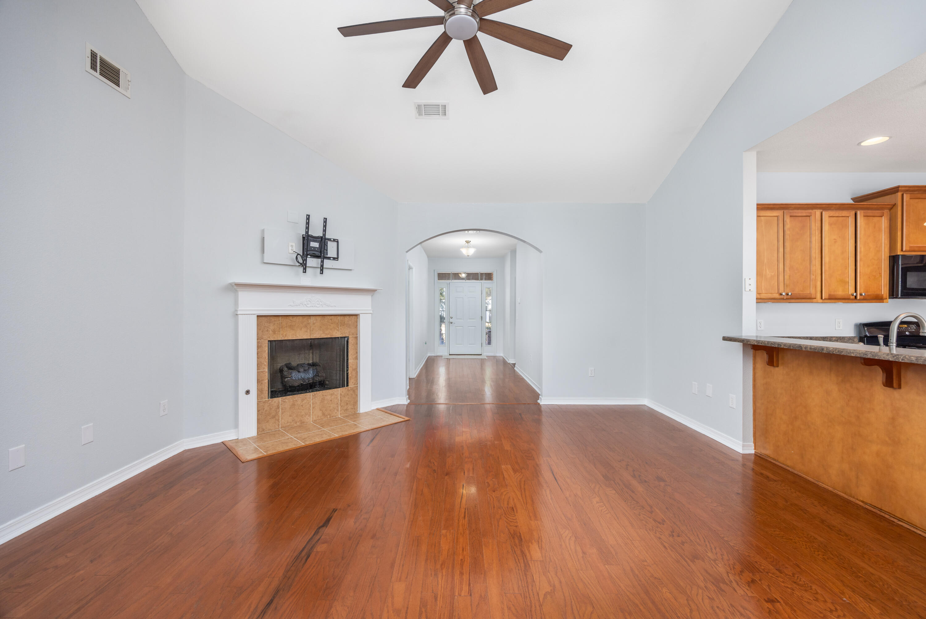 160 Concert Court Freeport, FL 32439 - Photo 8 of 31 160 Concert Court-14