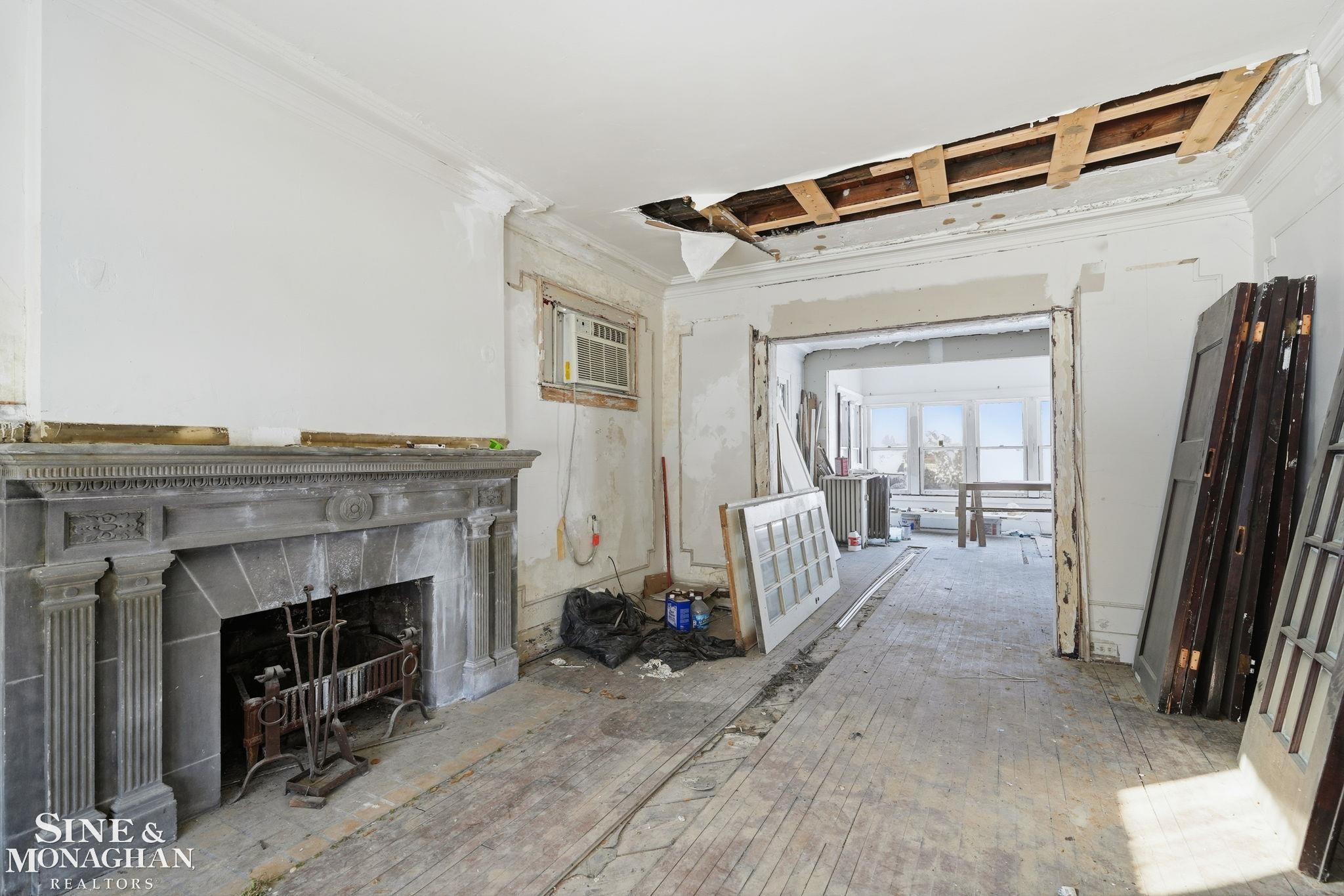 1234 Edison Street Detroit, MI 48202 - Photo 2 of 35 50220159-B1373130-D71E-43FE-A268-6C322B0ADAD5.JPG