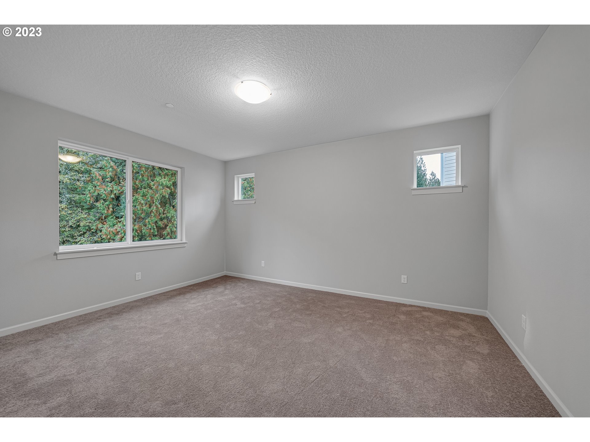 2609 South 4th Way Ridgefield, WA 98642 - Photo 14 of 25 an empty room with windows