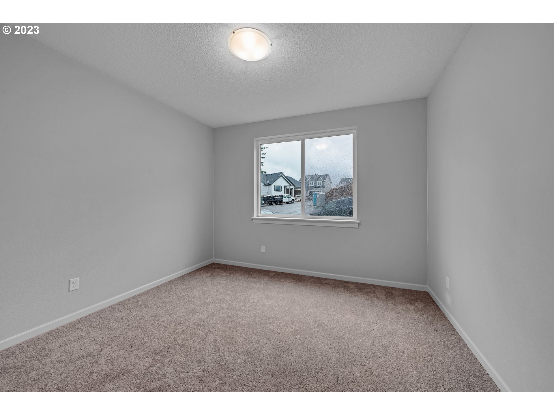 2609 South 4th Way Ridgefield, WA 98642 - Photo 23 of 25 an empty room with windows