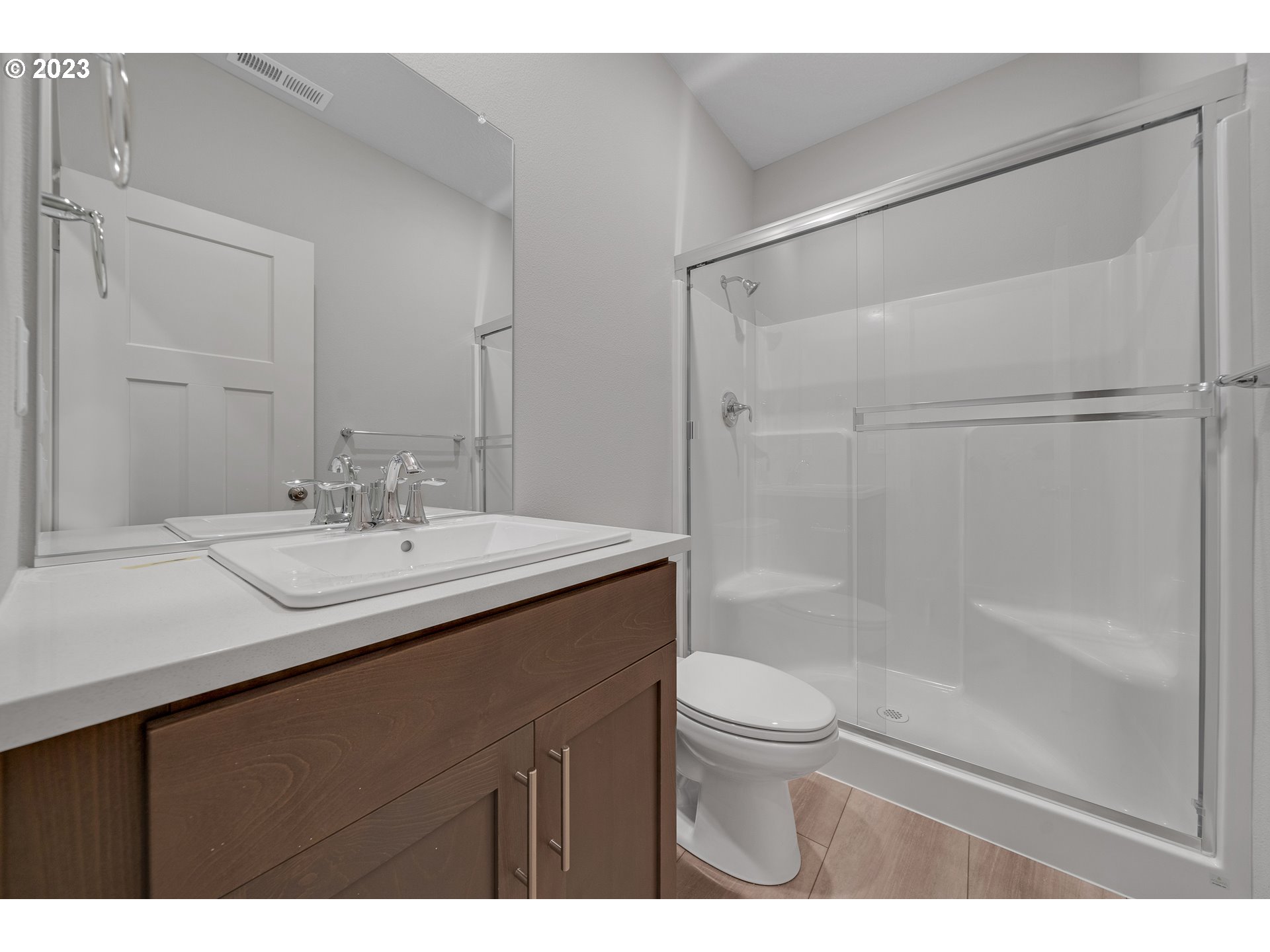 2609 South 4th Way Ridgefield, WA 98642 - Photo 25 of 25 a bathroom with a sink a toilet and shower