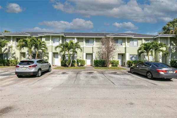 $2,499 | 159 Hidden Ct Road, Unit I49, Hollywood, FL 33023