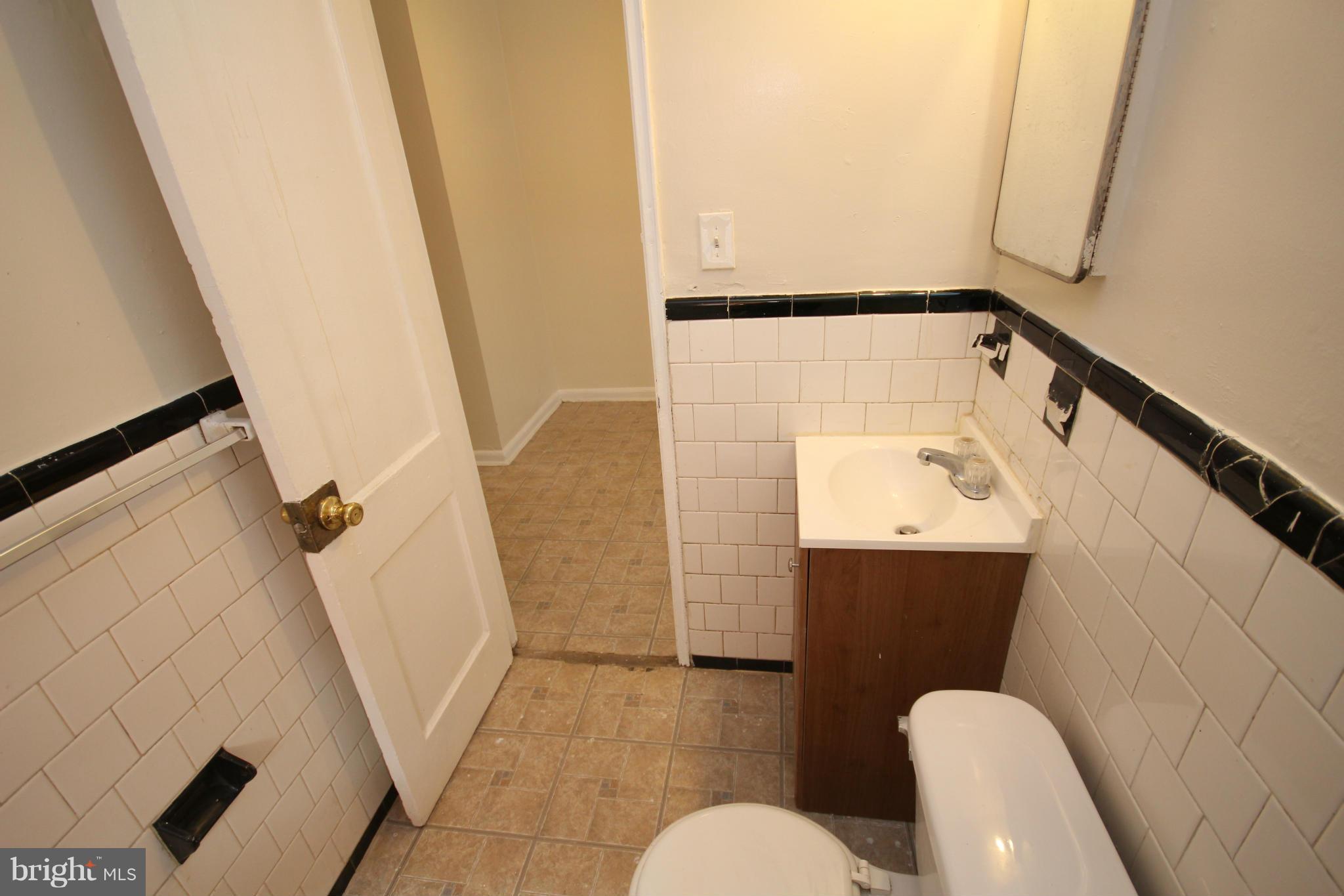 323 54th Street Northeast Washington, DC 20019 - Photo 13 of 16 Bath