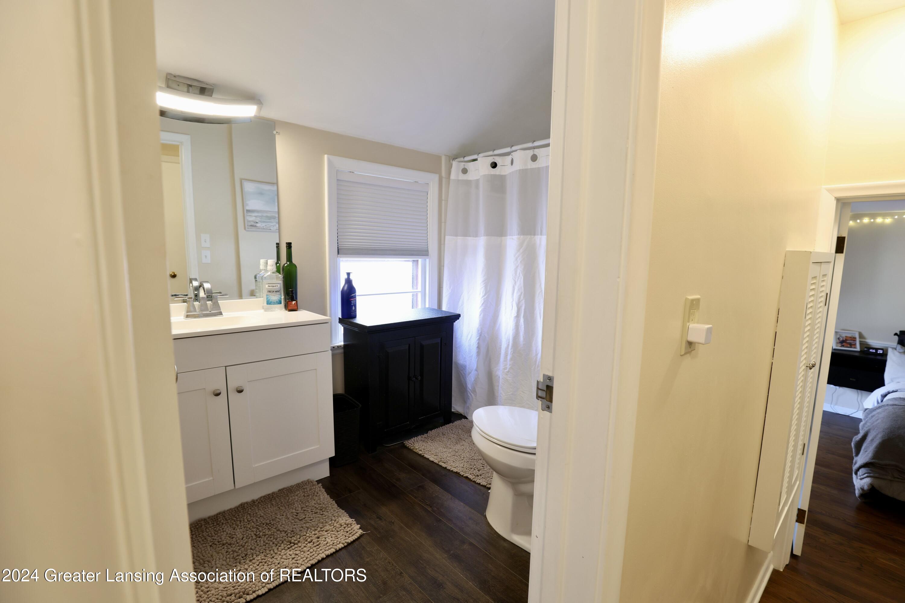 2505 Chatham Road Lansing, MI 48910 - Photo 25 of 31 Upstairs Bathroom looking