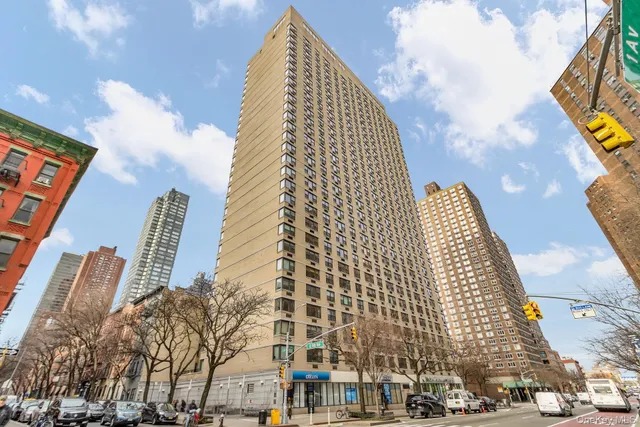 $3,995 | 340 East 93rd Street, Unit 8H | Upper East Side