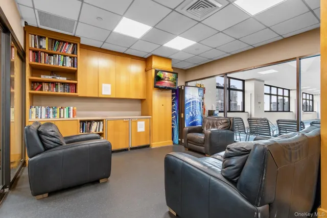 $3,995 | 340 East 93rd Street, Unit 8H | Upper East Side