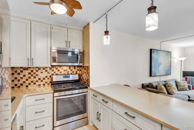 $3,995 | 340 East 93rd Street, Unit 8H | Upper East Side