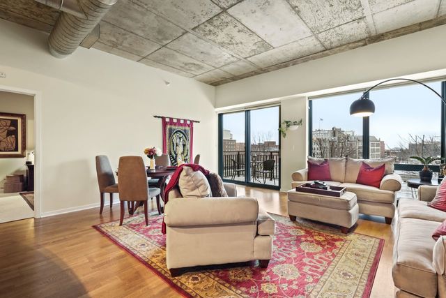 807 Davis Street, Unit 513 Evanston, IL 60201 - Photo 2 of 22