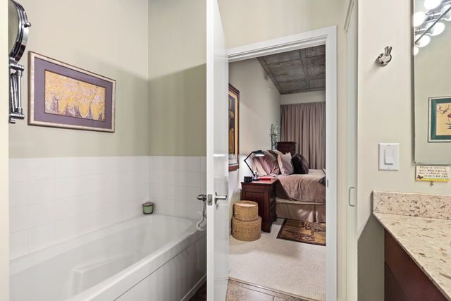 807 Davis Street, Unit 513 Evanston, IL 60201 - Photo 11 of 22