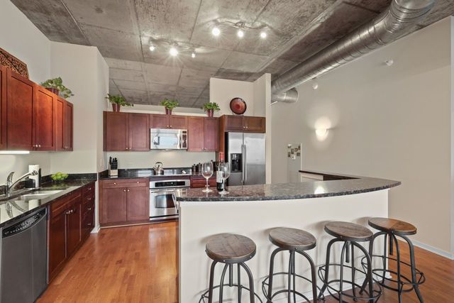 807 Davis Street, Unit 513 Evanston, IL 60201 - Photo 4 of 22