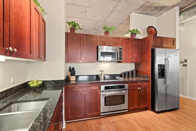807 Davis Street, Unit 513 Evanston, IL 60201 - Photo 5 of 22
