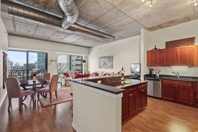 807 Davis Street, Unit 513 Evanston, IL 60201 - Photo 7 of 22