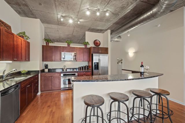 807 Davis Street, Unit 513 Evanston, IL 60201 - Photo 8 of 22