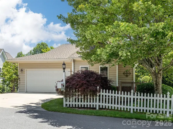 $665,000 | 171 Ashefield Court, Hendersonville, NC 28791