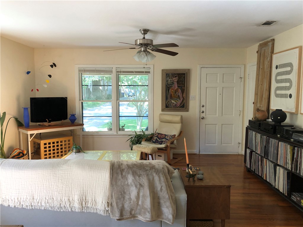 1517 Piedmont Avenue Austin, TX 78757 - Photo 4 of 20