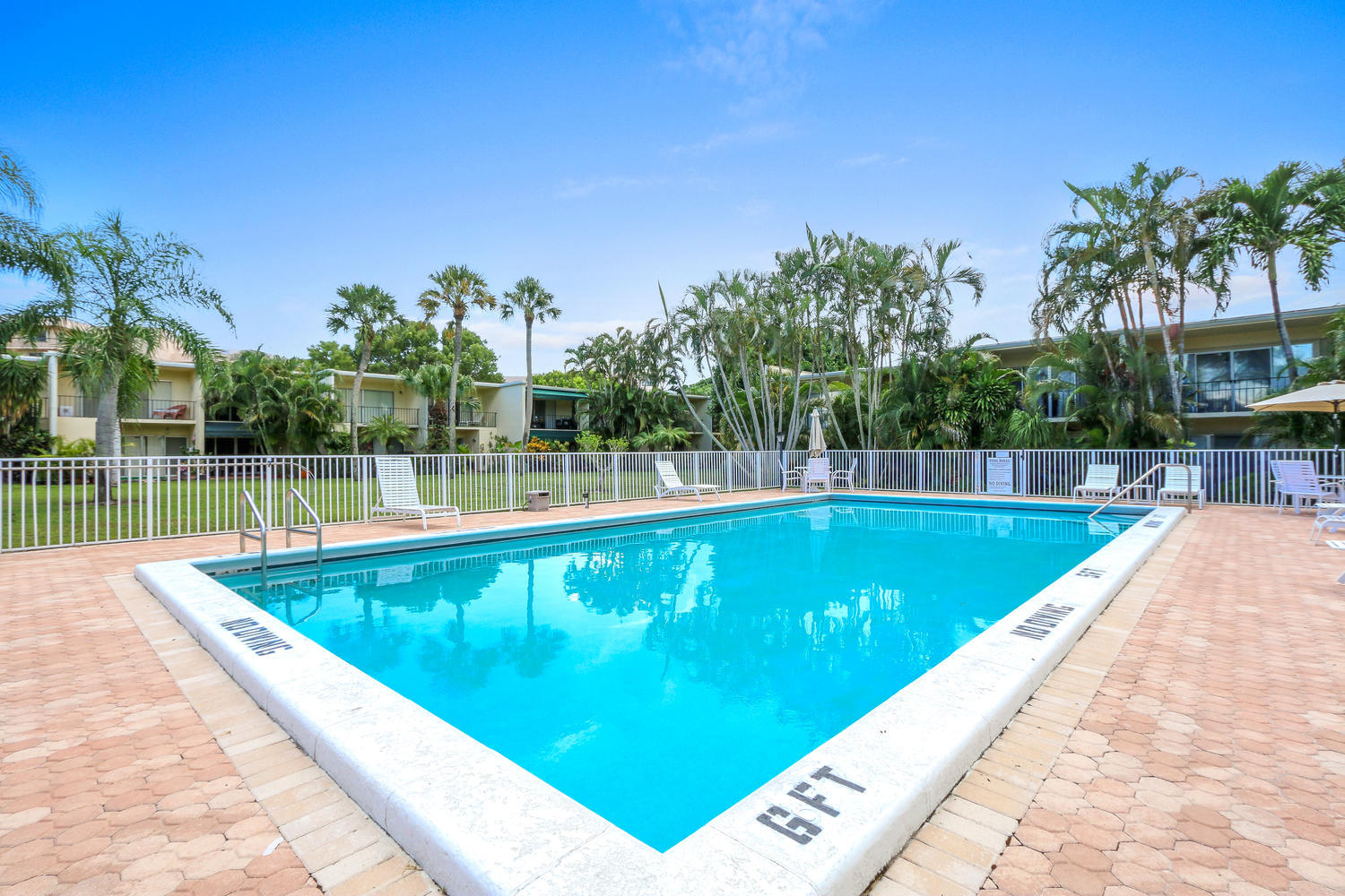 384 Golfview Road, Unit F North Palm Beach, FL 33408 - Photo 19 of 20 384 Golfview Rd North Palm-large-019-4-C