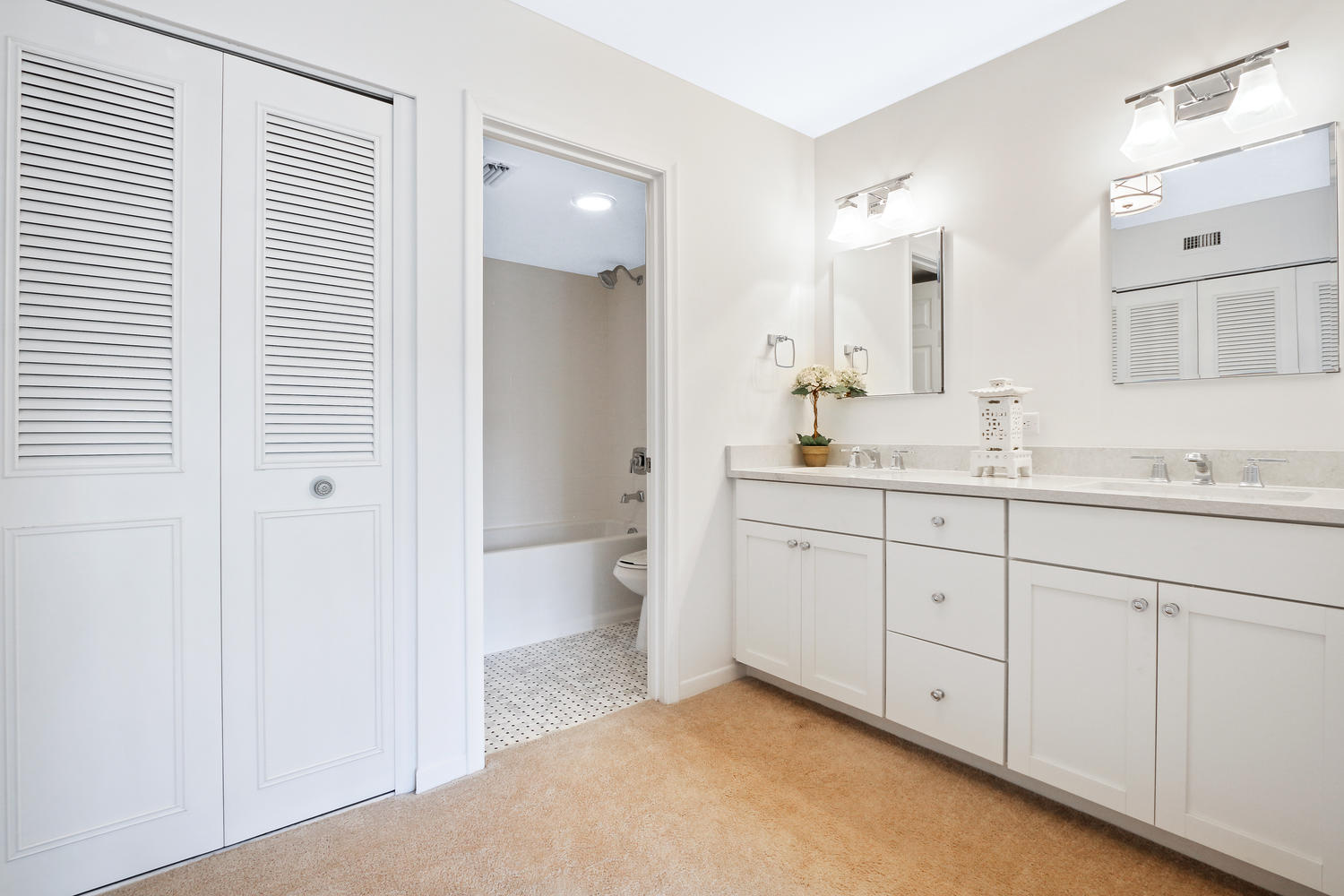 384 Golfview Road, Unit F North Palm Beach, FL 33408 - Photo 10 of 20 384 Golfview Rd North Palm-large-011-1-B