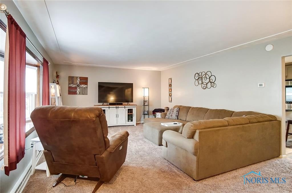 825 Hawthorne Road Findlay, OH 45840 - Photo 3 of 25 Gallery Image 3