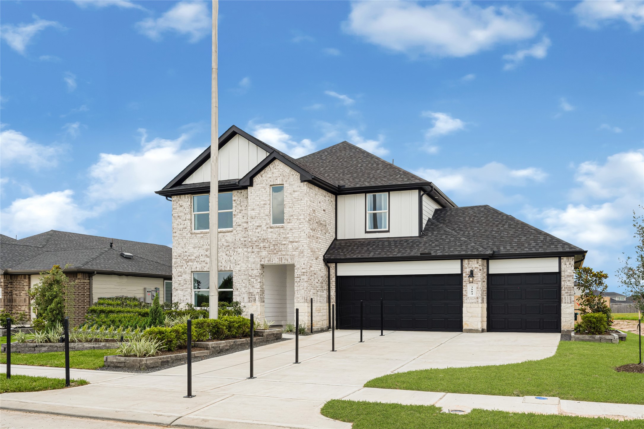 6204 Brookhaven Street Rosenberg, TX 77469 - Photo 3 of 33 a front view of a house with garden