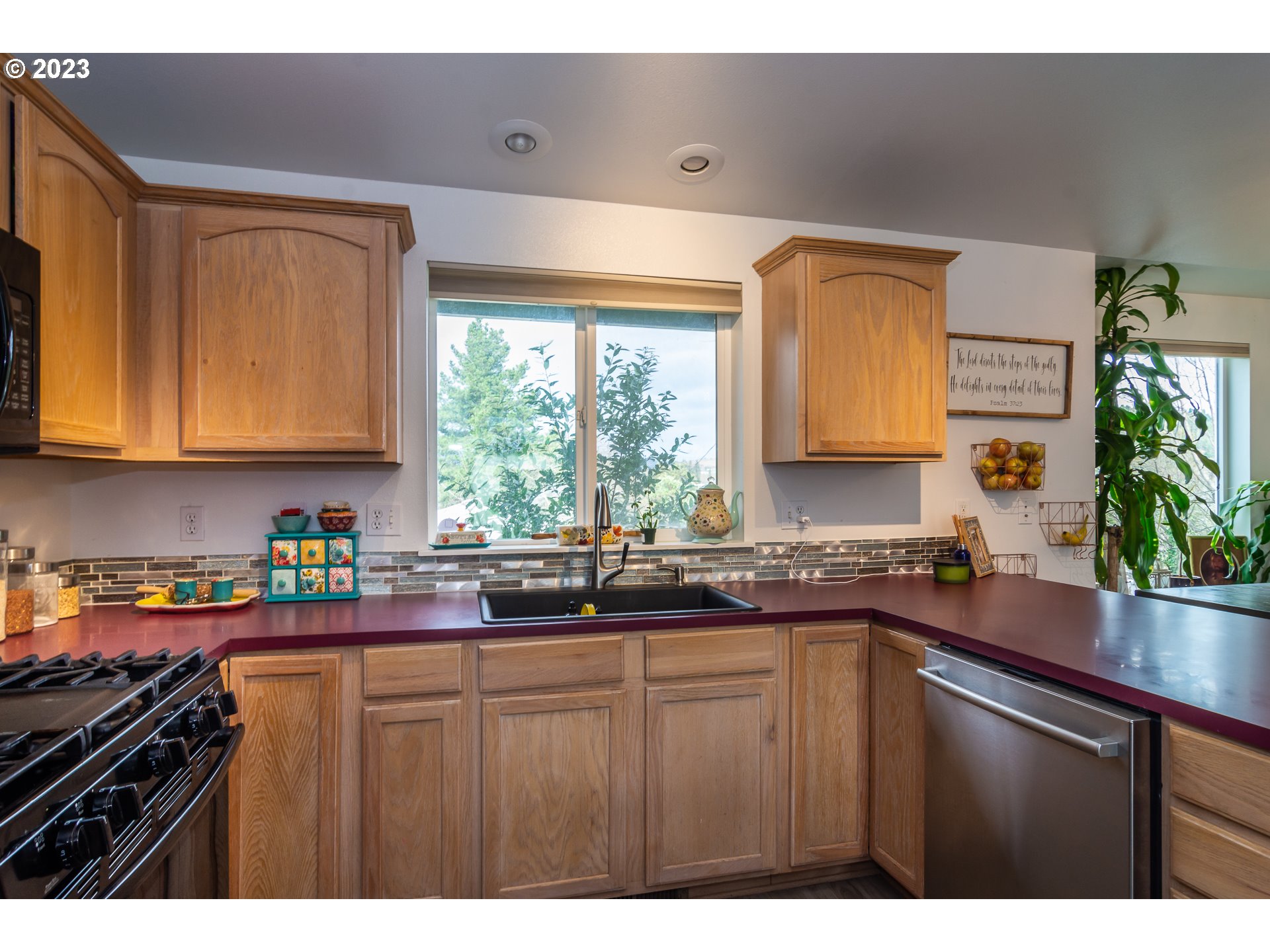 220 Northeast Rose Ridge Drive Winston, OR 97496 - Photo 8 of 32 Gallery Image 8