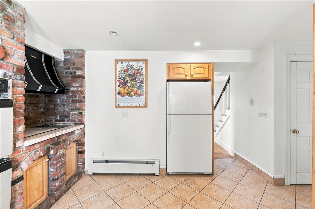 77 Ausdale Road Cranston, RI 02910 - Photo 11 of 44 Gallery Image 11