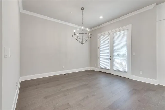 a view of a chandelier in big room and chandelier