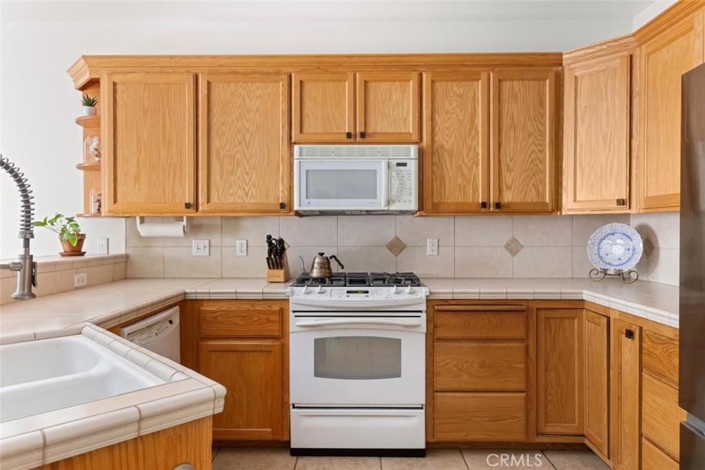 7 Hidden Brooke Way Chico, CA 95928 - Photo 6 of 40 Kitchen