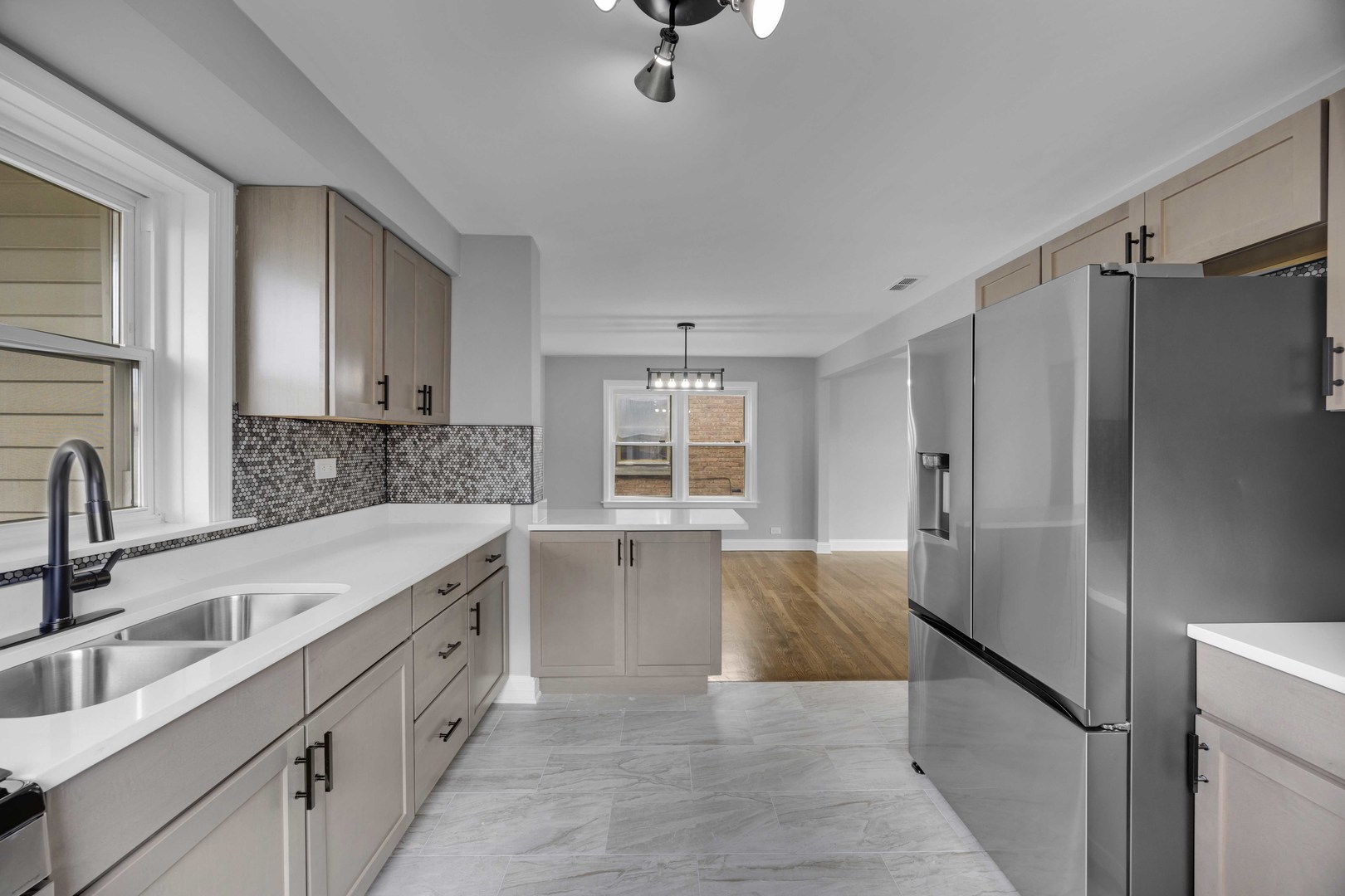 10626 South Lowe Avenue Chicago, IL 60628 - Photo 2 of 18